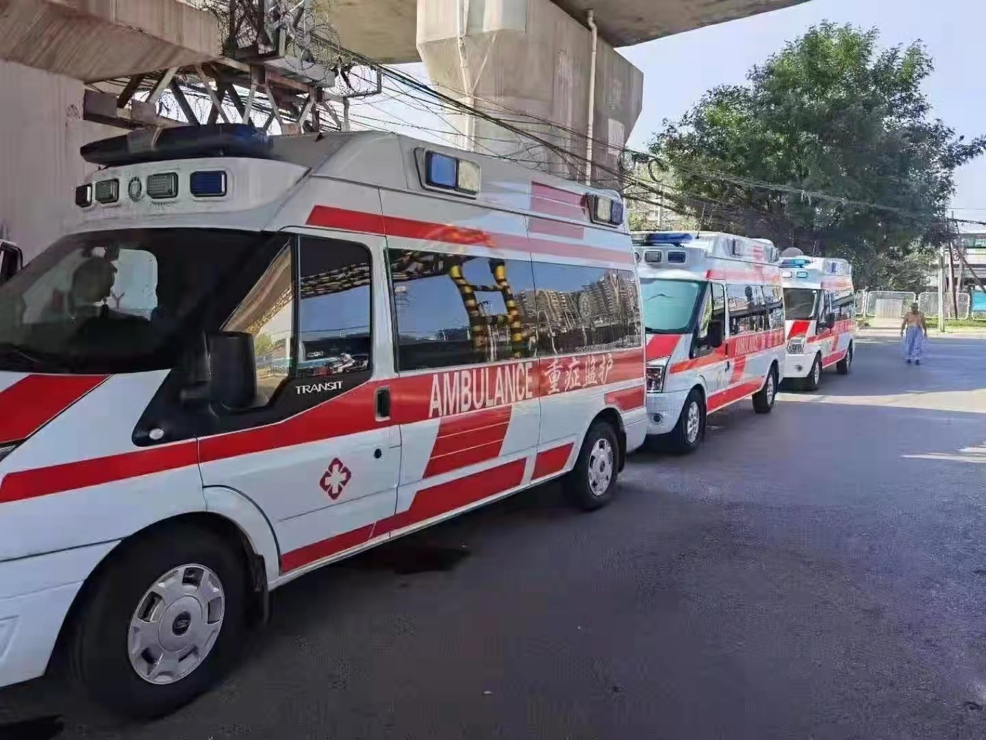 嫩江市救护车出租